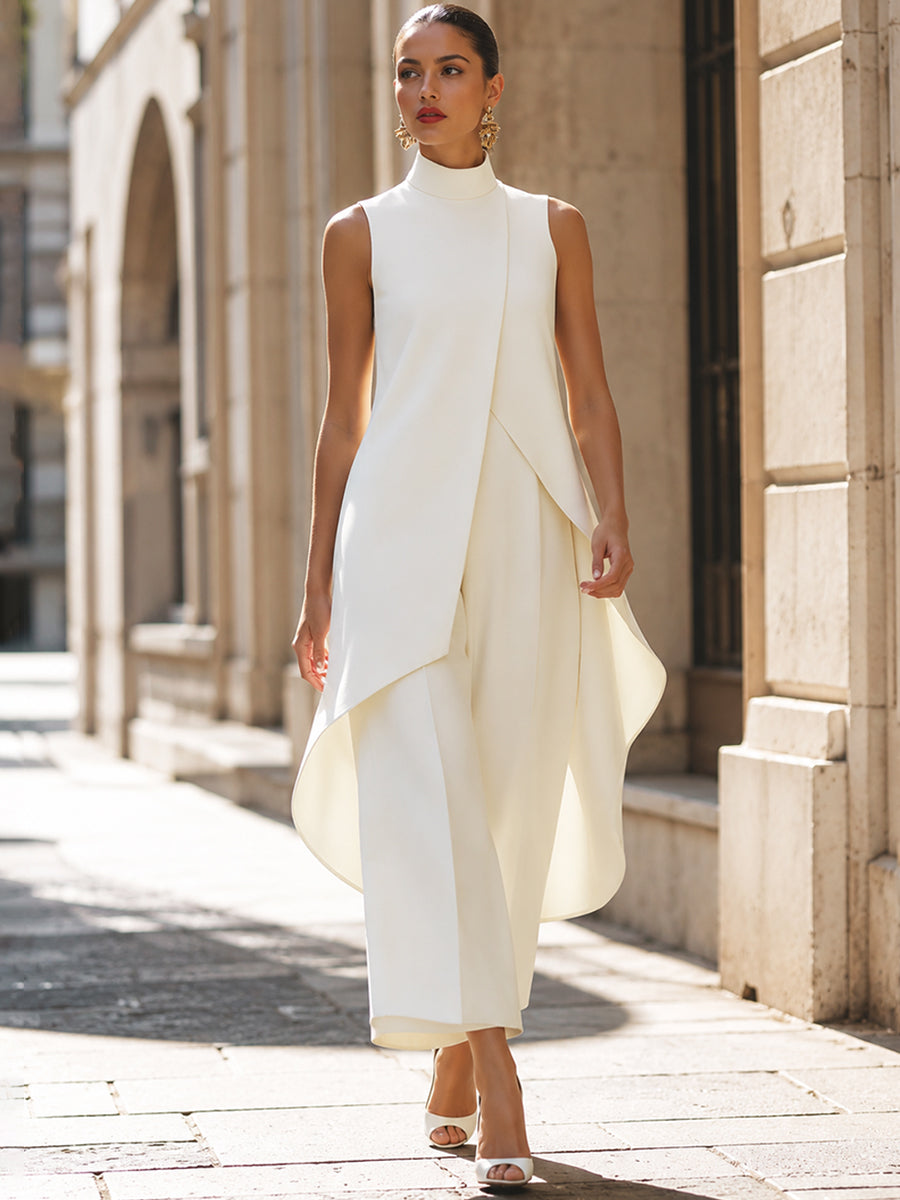 Combinaison femme élégante à col montant et coupe asymétrique
