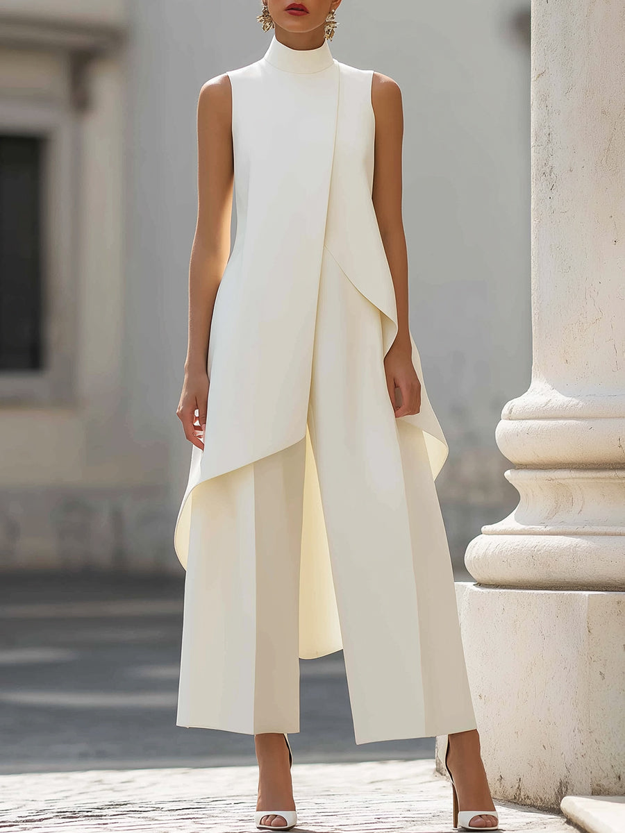 Combinaison femme élégante à col montant et coupe asymétrique