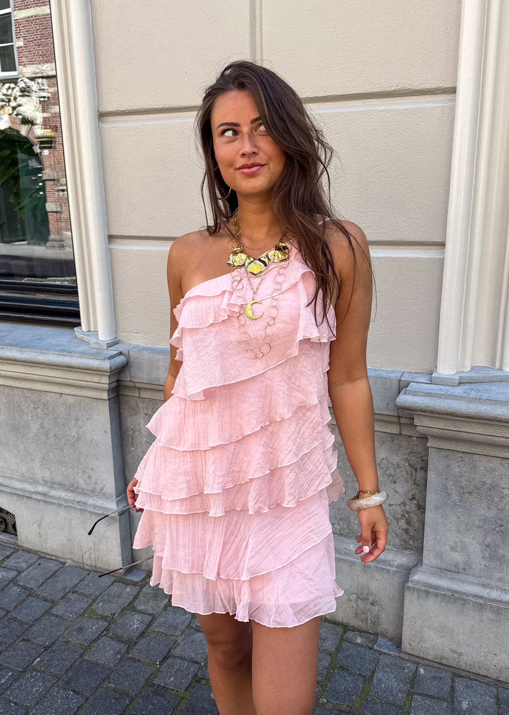 Robe mini femme à volants avec coupe fluide style estival