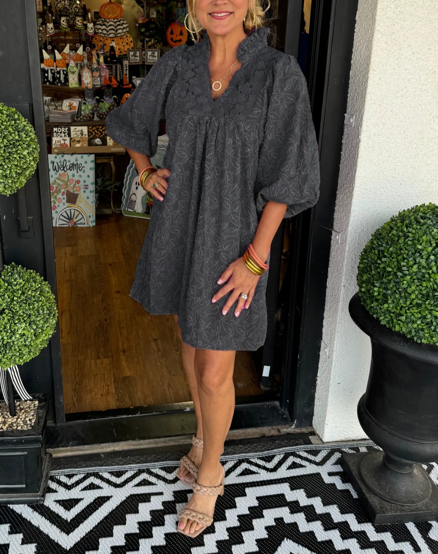 Robe Courte Femme Jacquard Col V Manches Bouffantes pour Style Élégant Chic