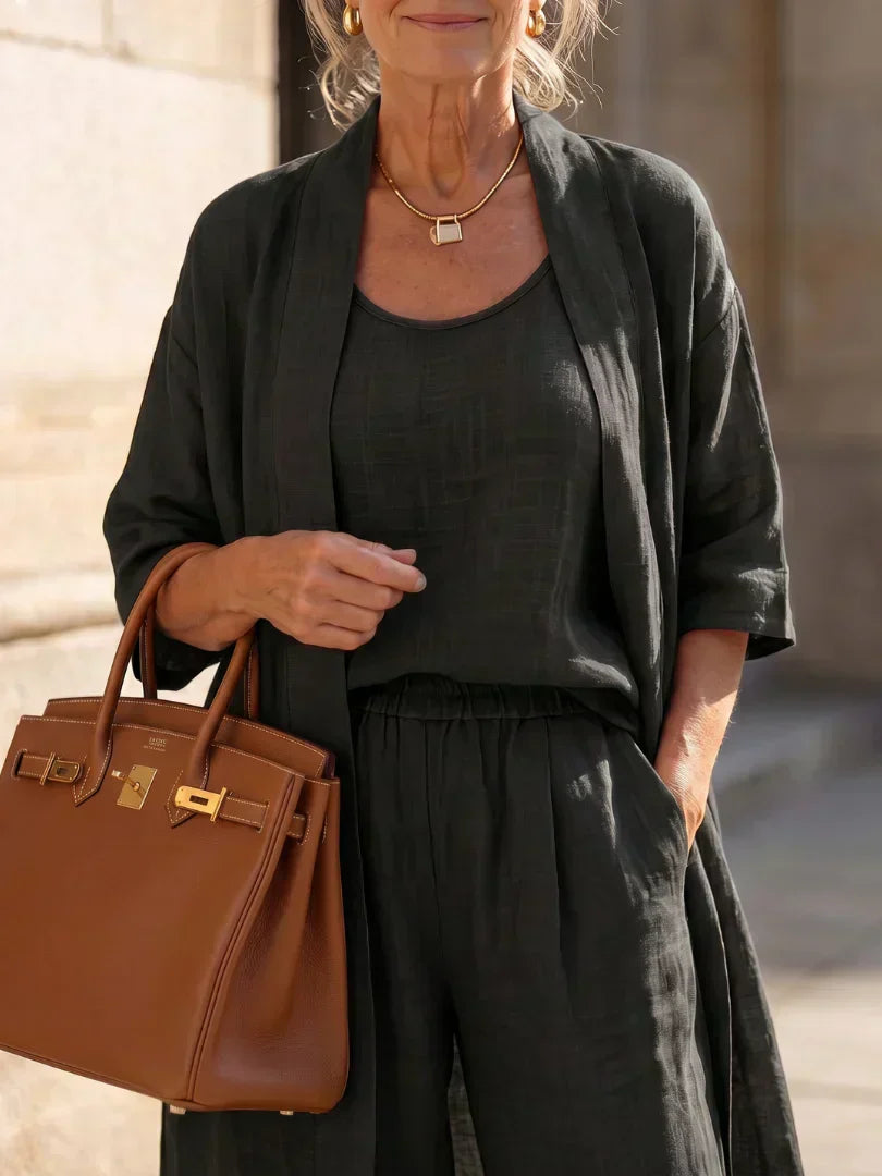 Ensemble femme trois pièces avec kimono fluide, top et pantalon ample