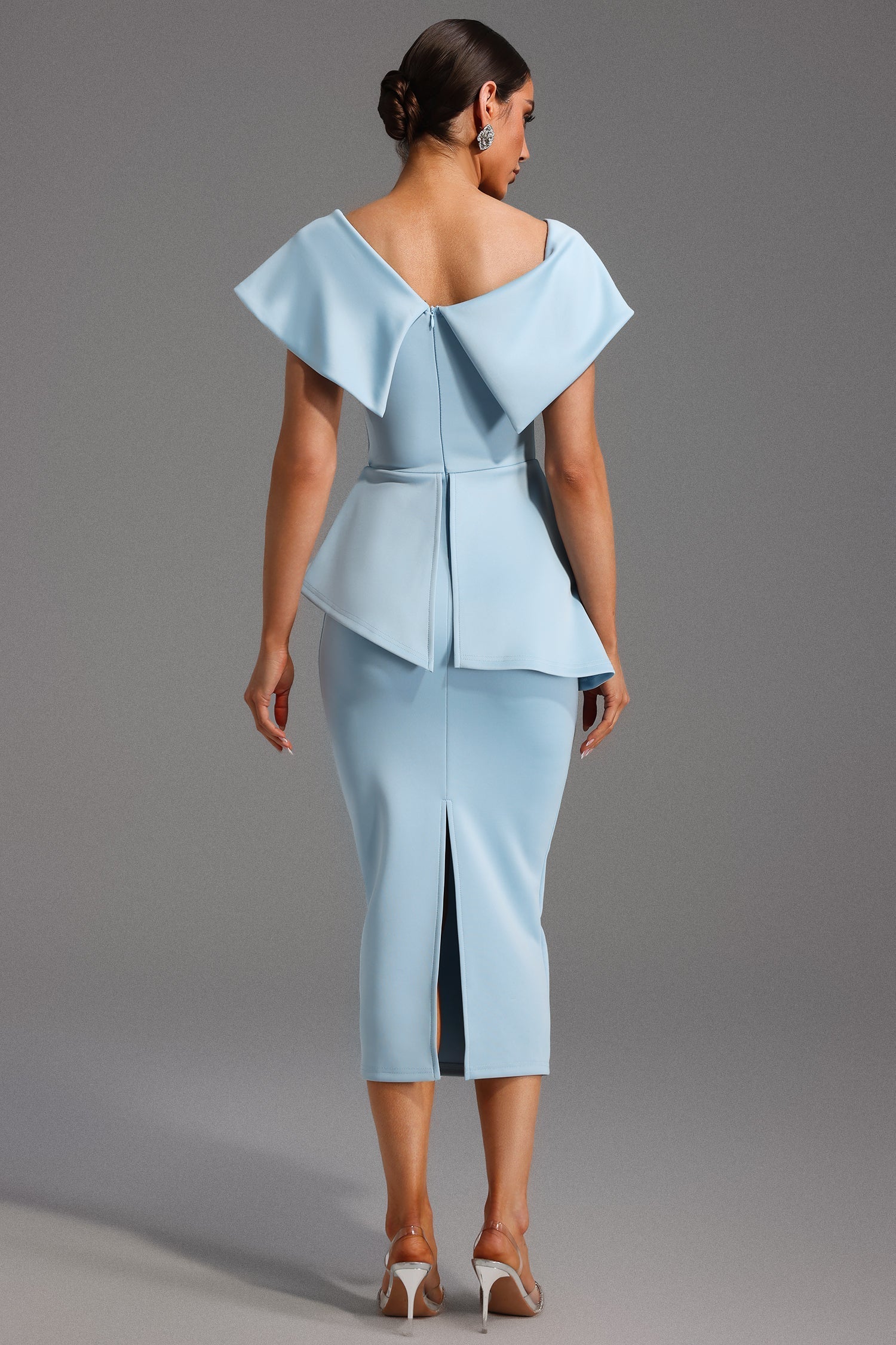 Robe Midi Élégante avec Détail Asymétrique