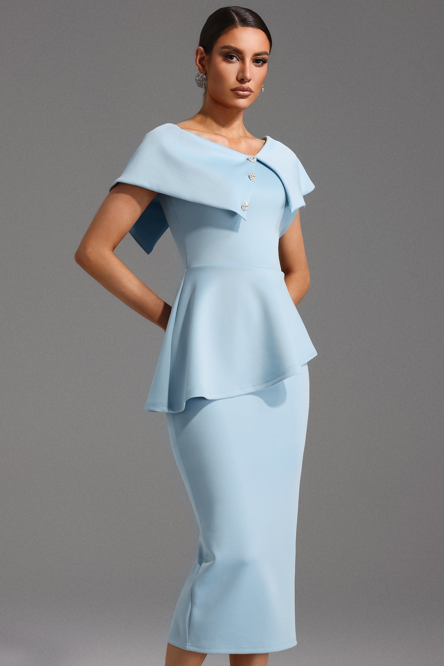 Robe Midi Élégante avec Détail Asymétrique