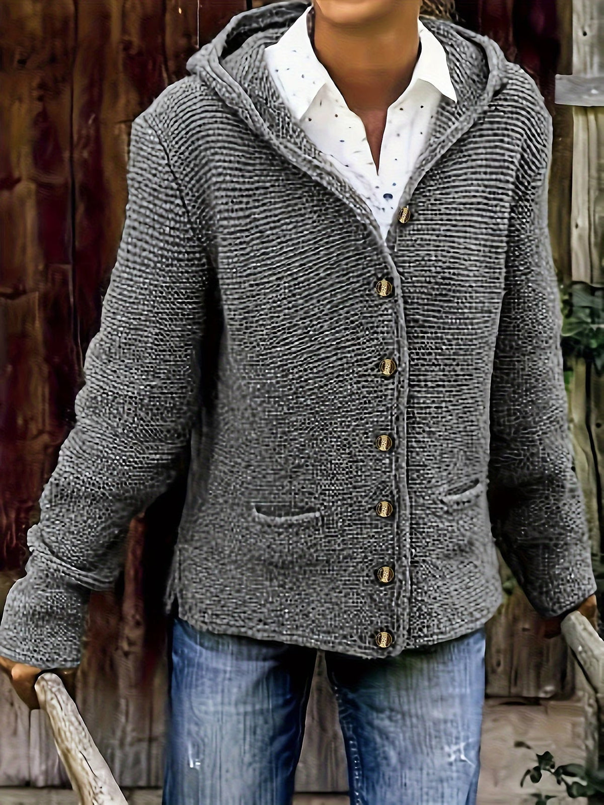 Cardigan femme en grosse maille à capuche et boutons
