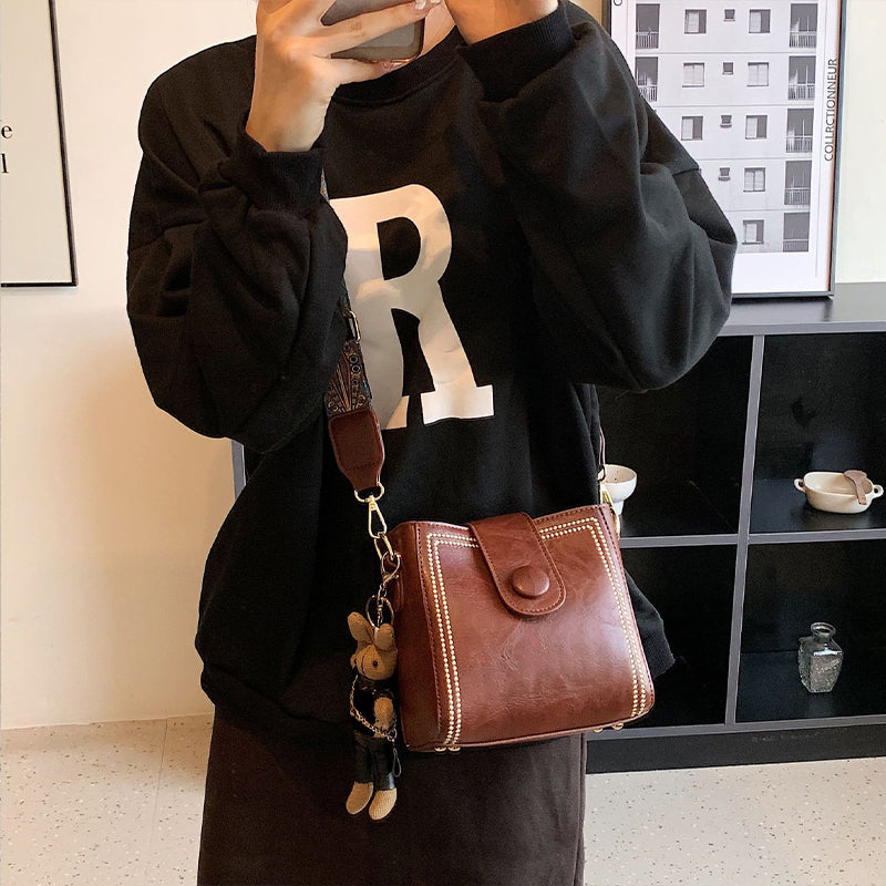 Petite sacoche femme carrée en PU souple – Style rétro et tendance au quotidien