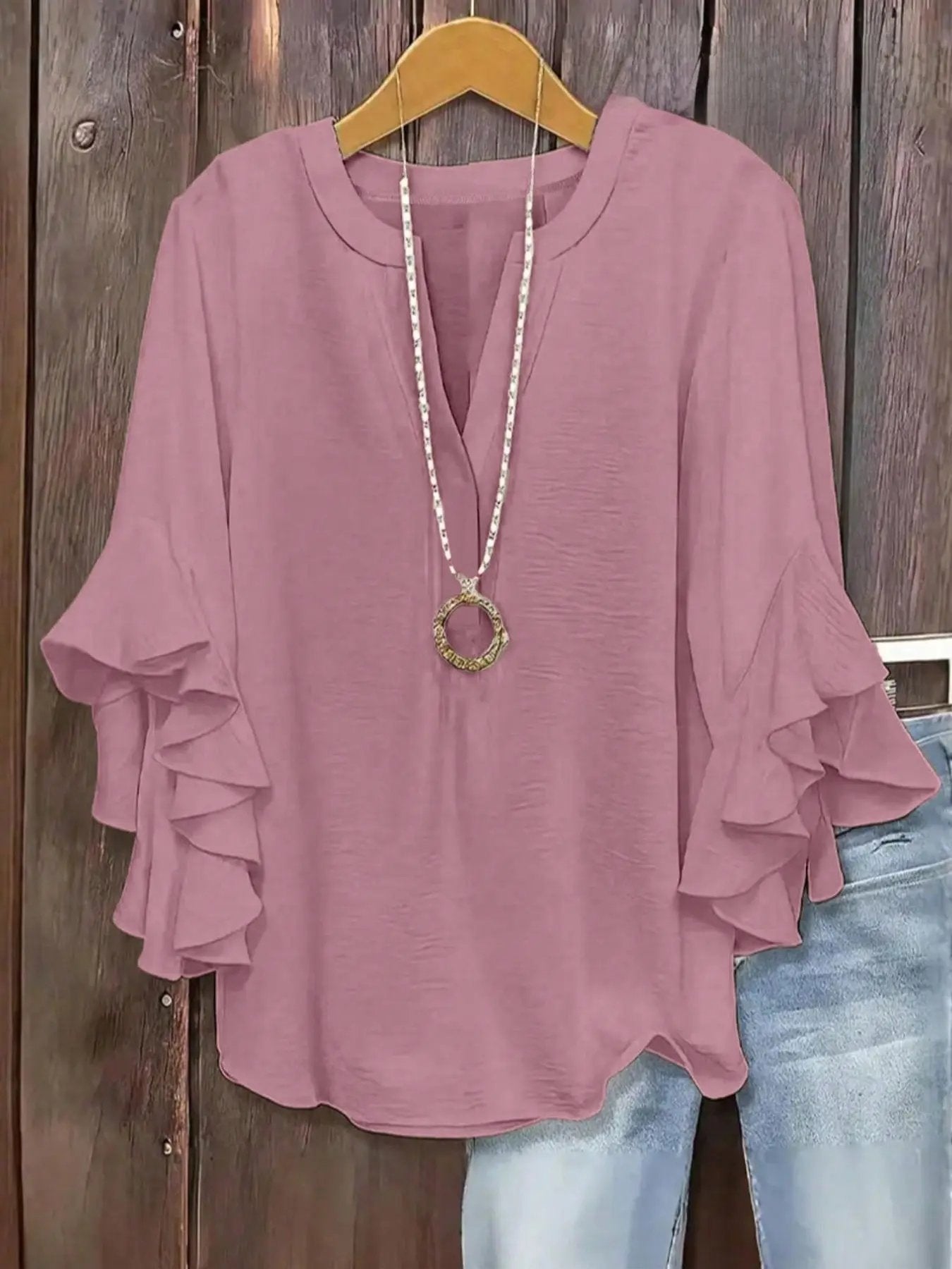 Blouse femme à manches volantées et col V élégant