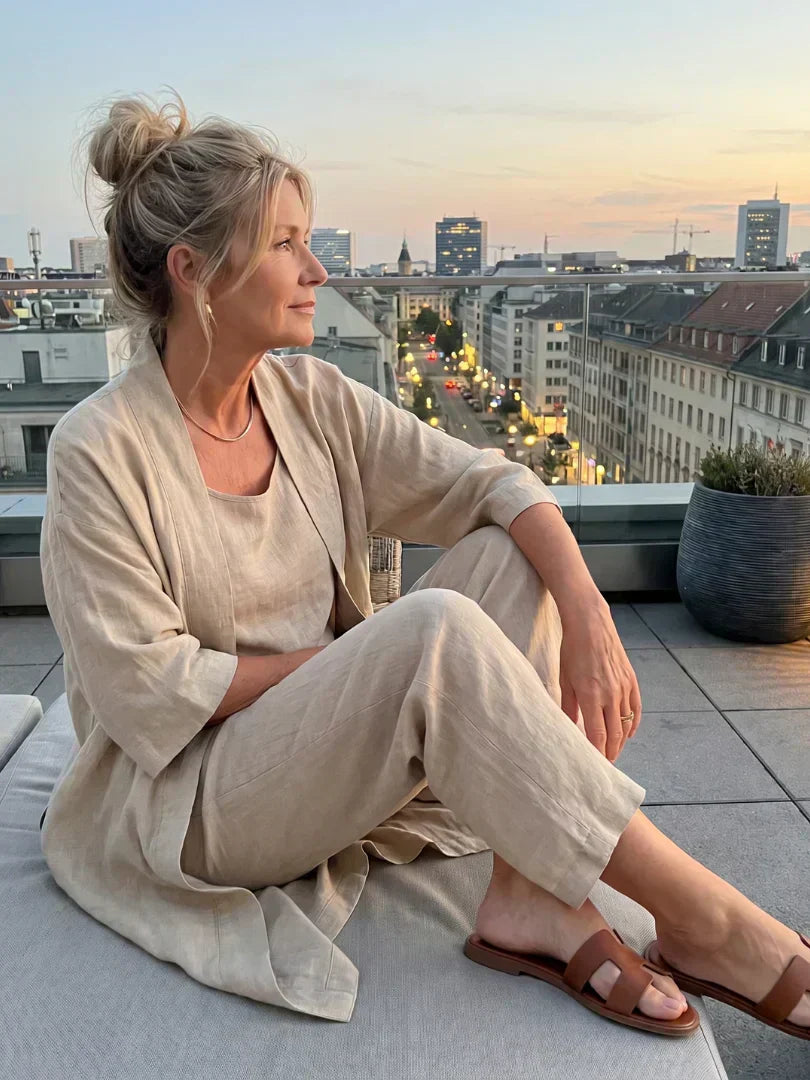 Ensemble femme trois pièces avec kimono fluide, top et pantalon ample