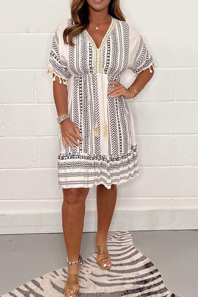 Robe Femme Bohème Imprimée Col V à Pompons pour Style Estival Élégant et Confort Léger