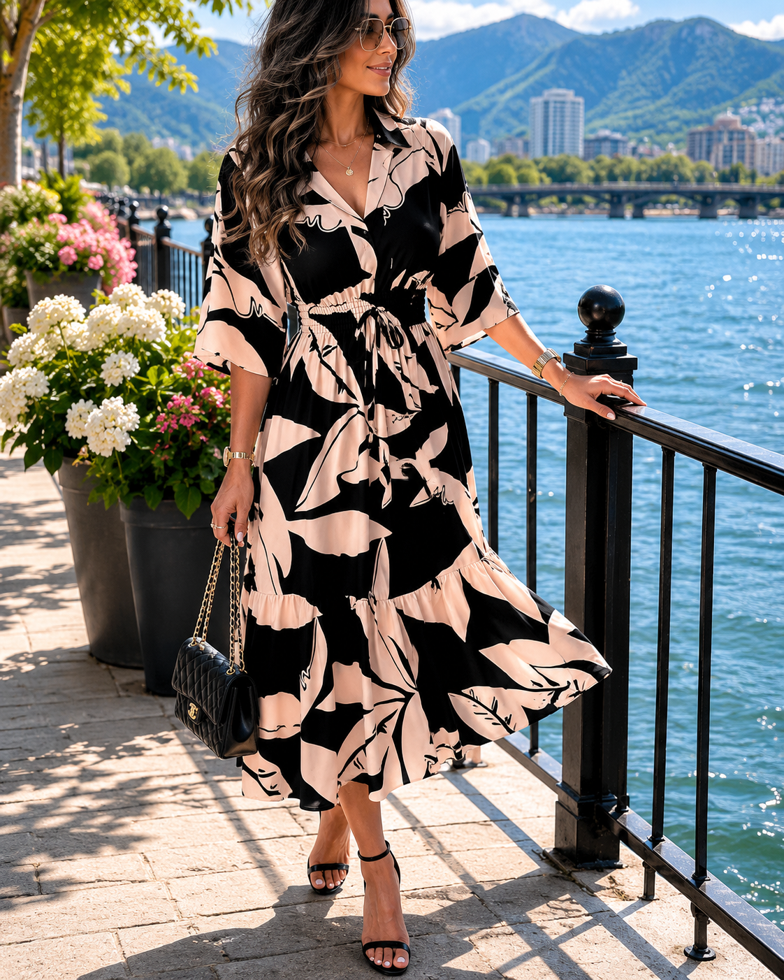 Robe femme à imprimé abstrait avec col V et taille ajustable