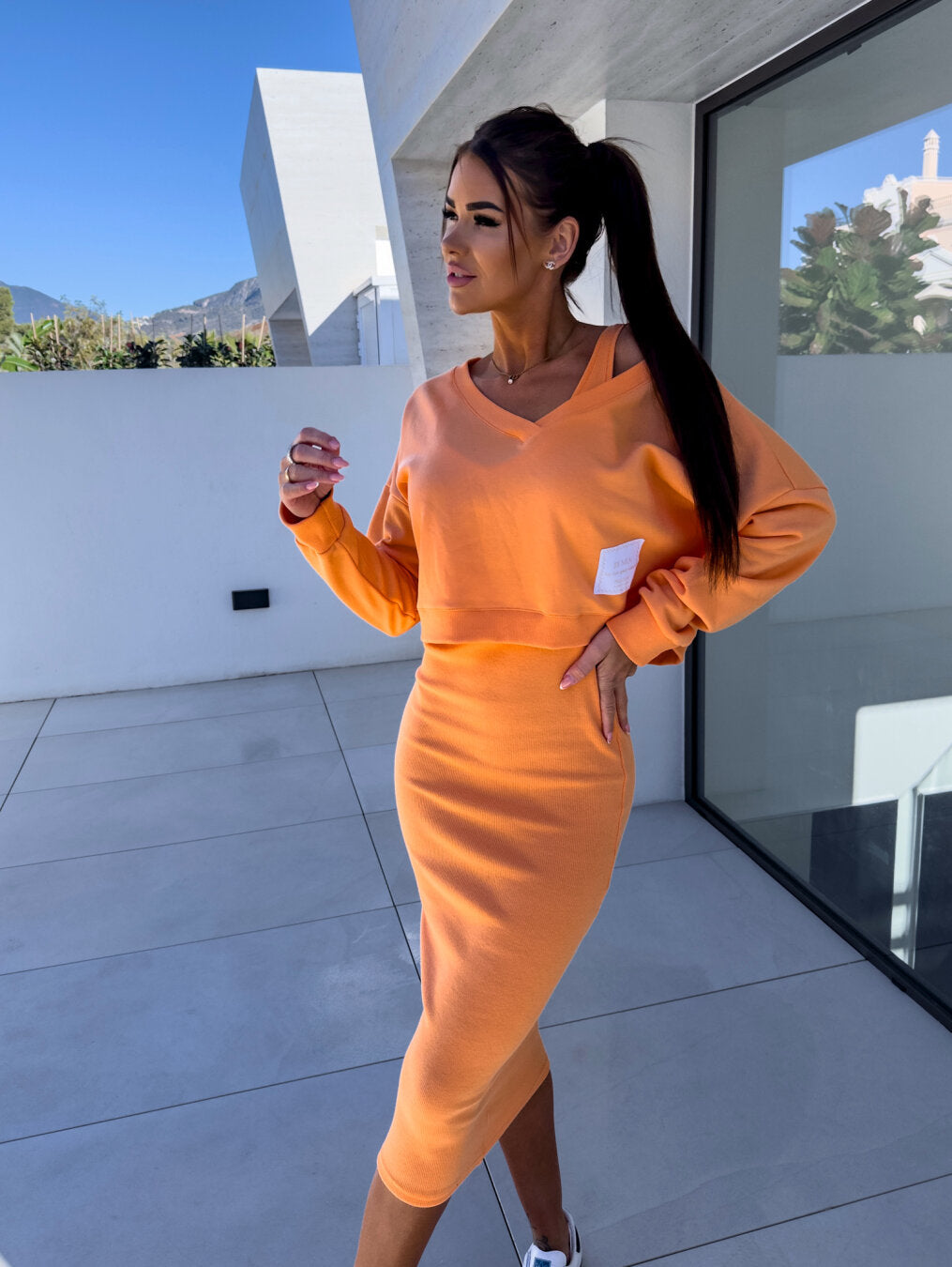 Ensemble femme robe midi ajustée et sweatshirt oversize col V élégant casual