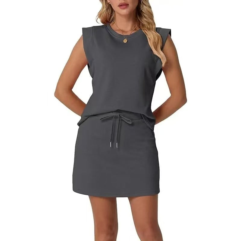 Ensemble deux pièces femme avec top épaulettes et jupe courte
