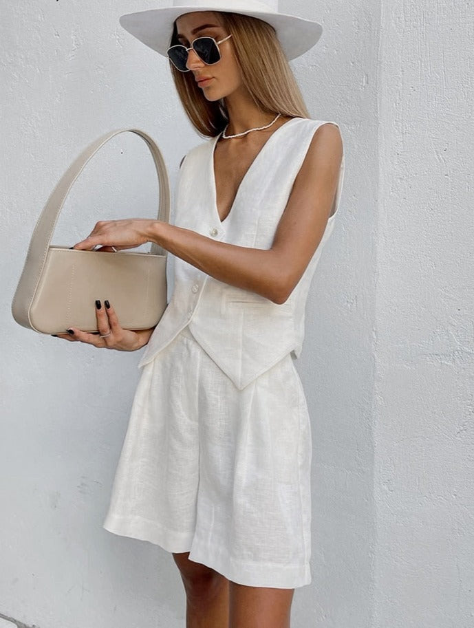 Ensemble femme en coton-lin avec gilet boutonné et short assorti
