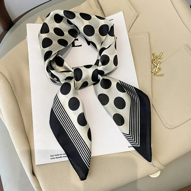 Foulard carré femme en satin imprimé pour cheveux et sac
