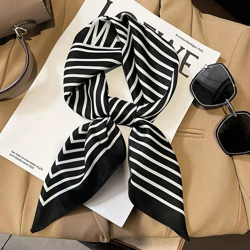 Foulard carré femme en satin imprimé pour cheveux et sac