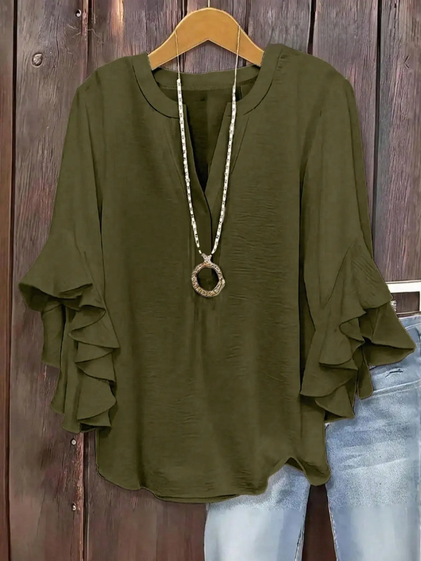 Blouse femme à manches volantées et col V élégant