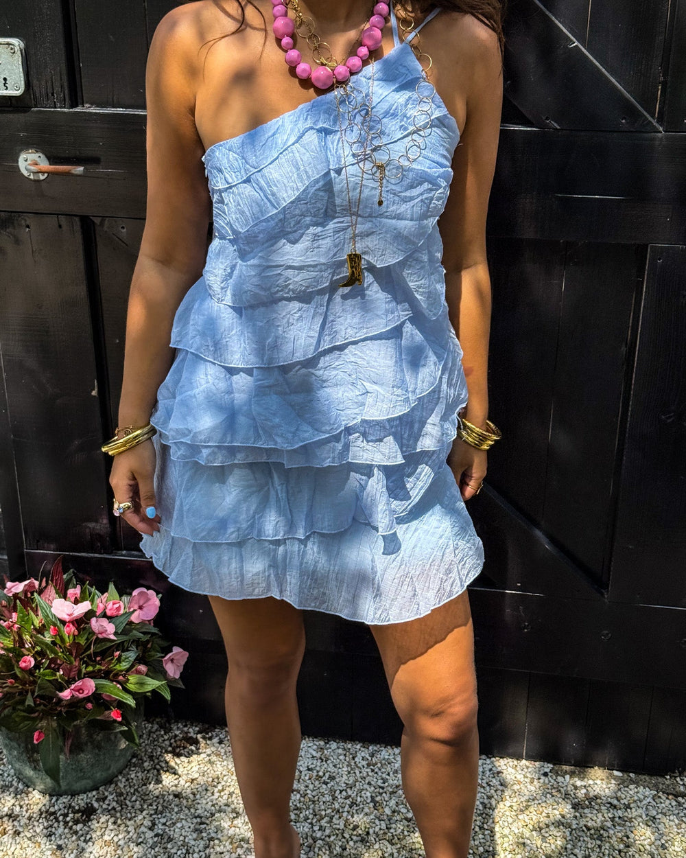 Robe mini femme à volants avec coupe fluide style estival