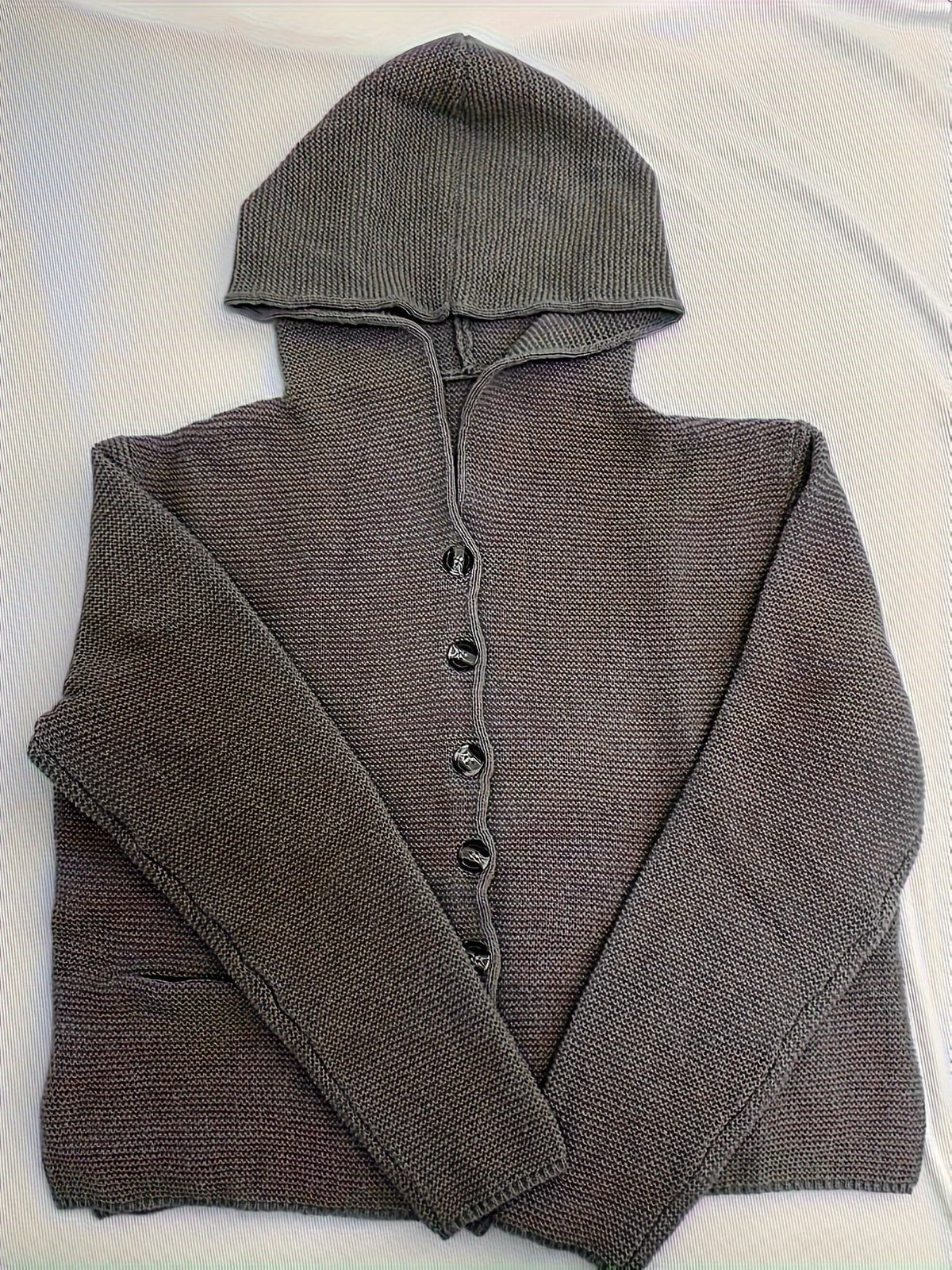 Cardigan femme en grosse maille à capuche et boutons