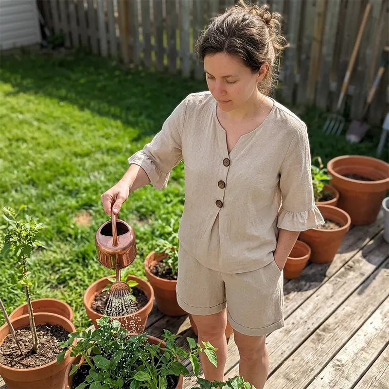 Ensemble femme en coton avec blouse à boutons et short