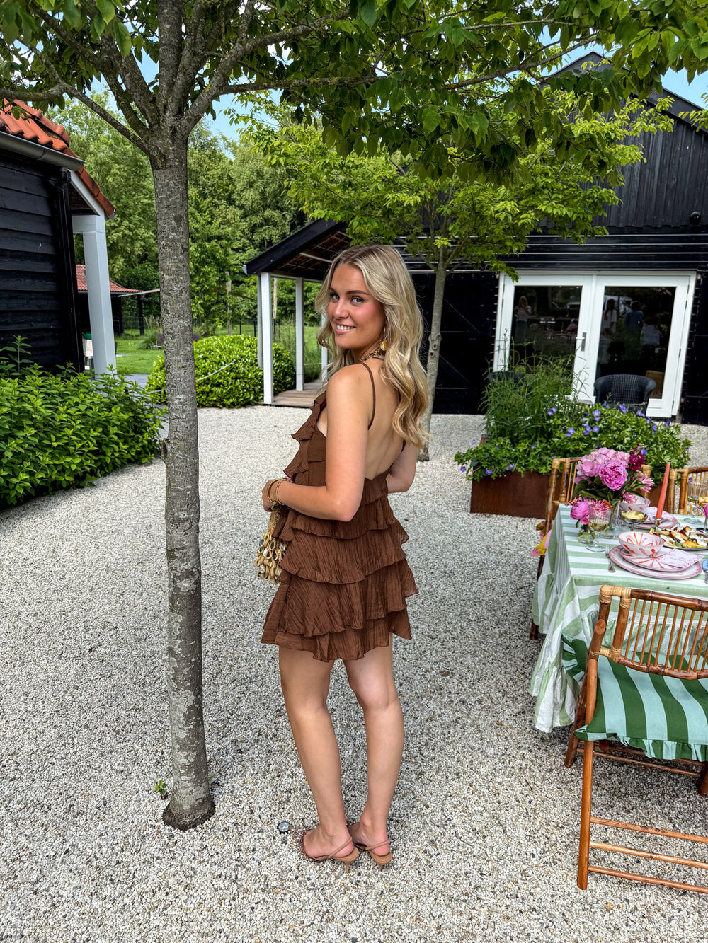 Robe mini femme à volants avec coupe fluide style estival