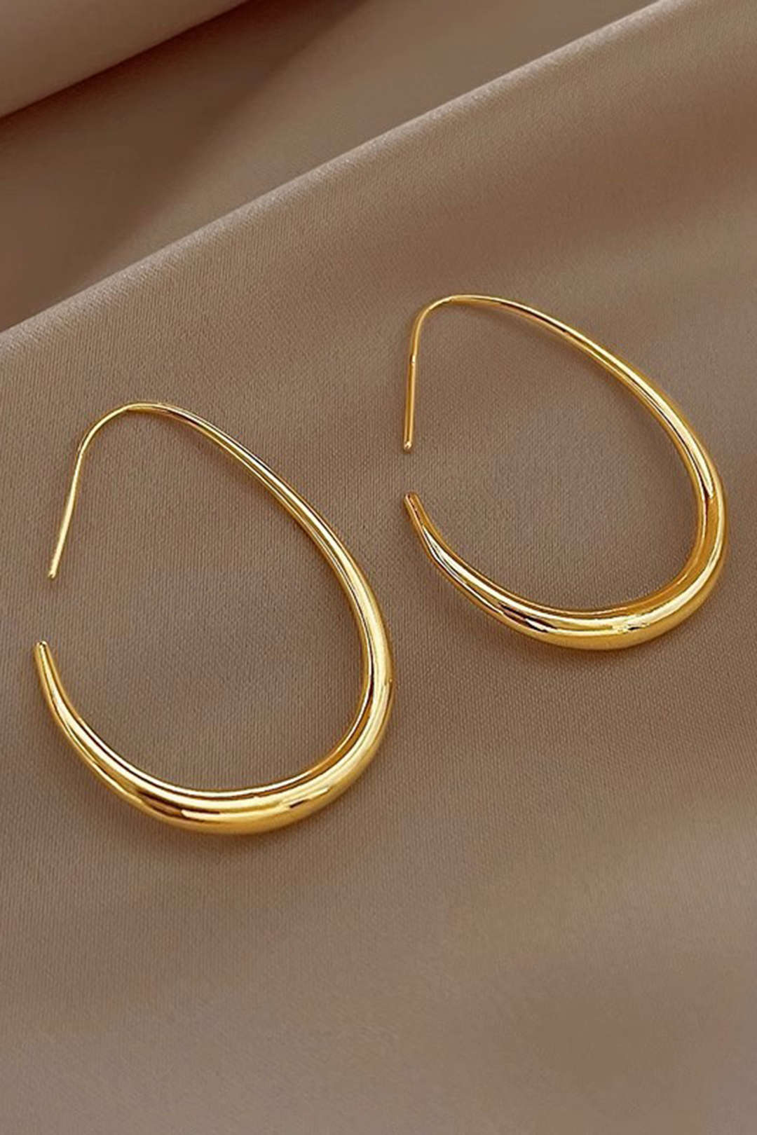 Boucles d’Oreilles Ovales au Design Élégant et Intemporel