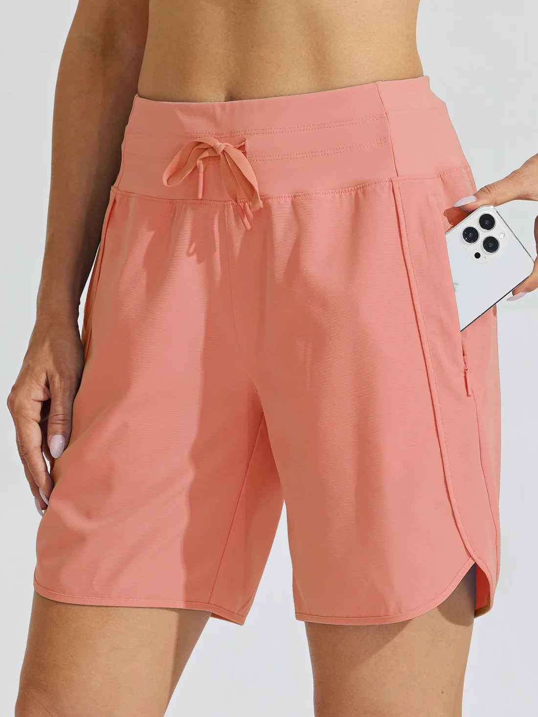 Short sport femme taille haute avec cordon et poches