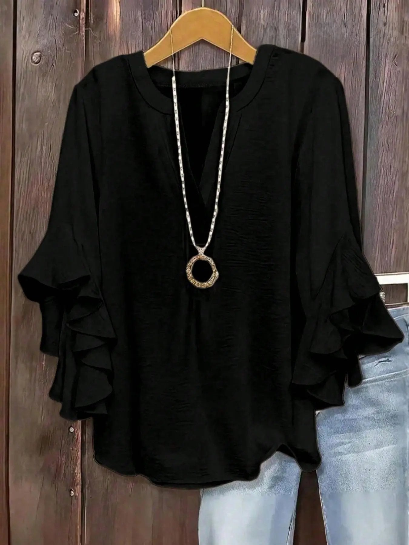 Blouse femme à manches volantées et col V élégant
