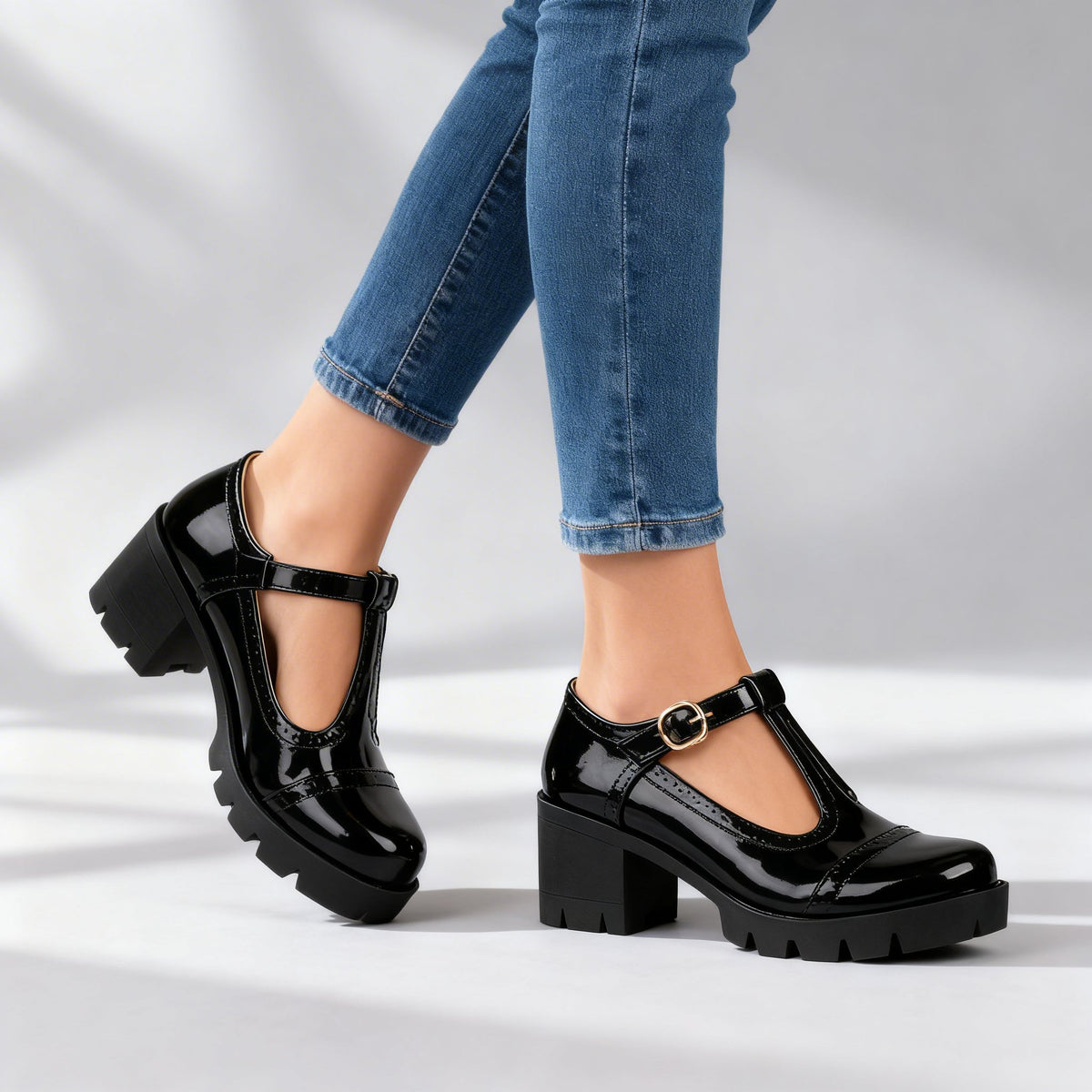 Chaussures brogue femme vernies à bride en T et talon bloc