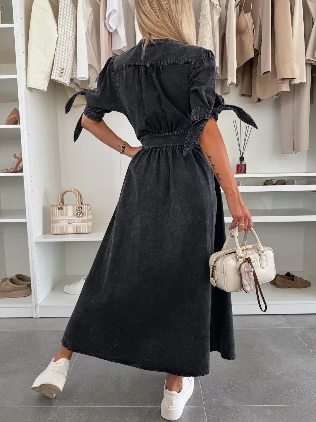 Robe Midi Femme en Jean Boutonnée Col V pour Style Élégant et Féminin