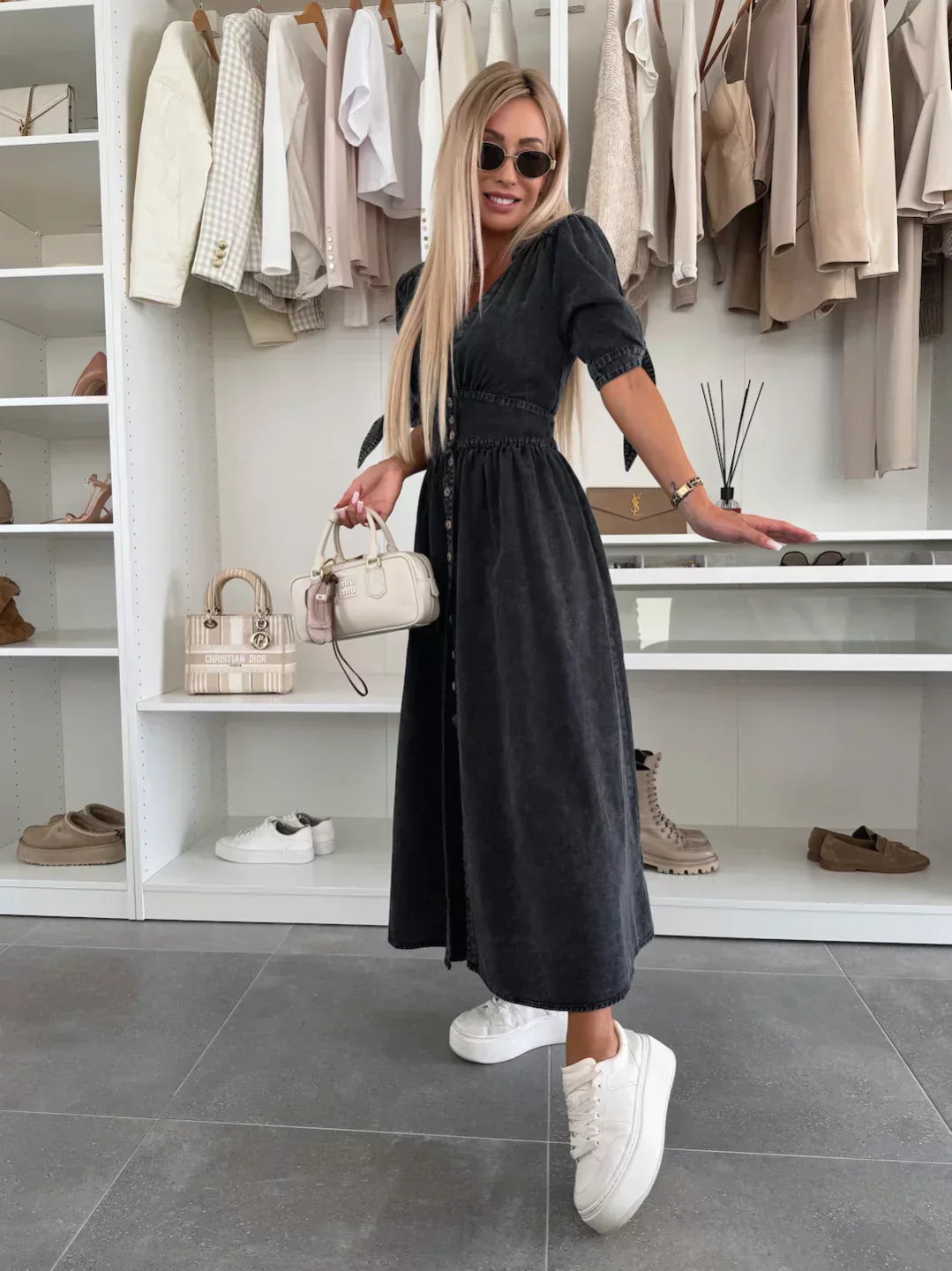 Robe Midi Femme en Jean Boutonnée Col V pour Style Élégant et Féminin