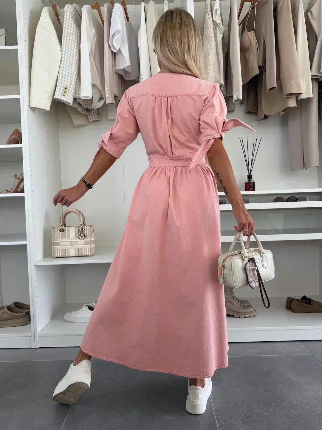 Robe Midi Femme en Jean Boutonnée Col V pour Style Élégant et Féminin