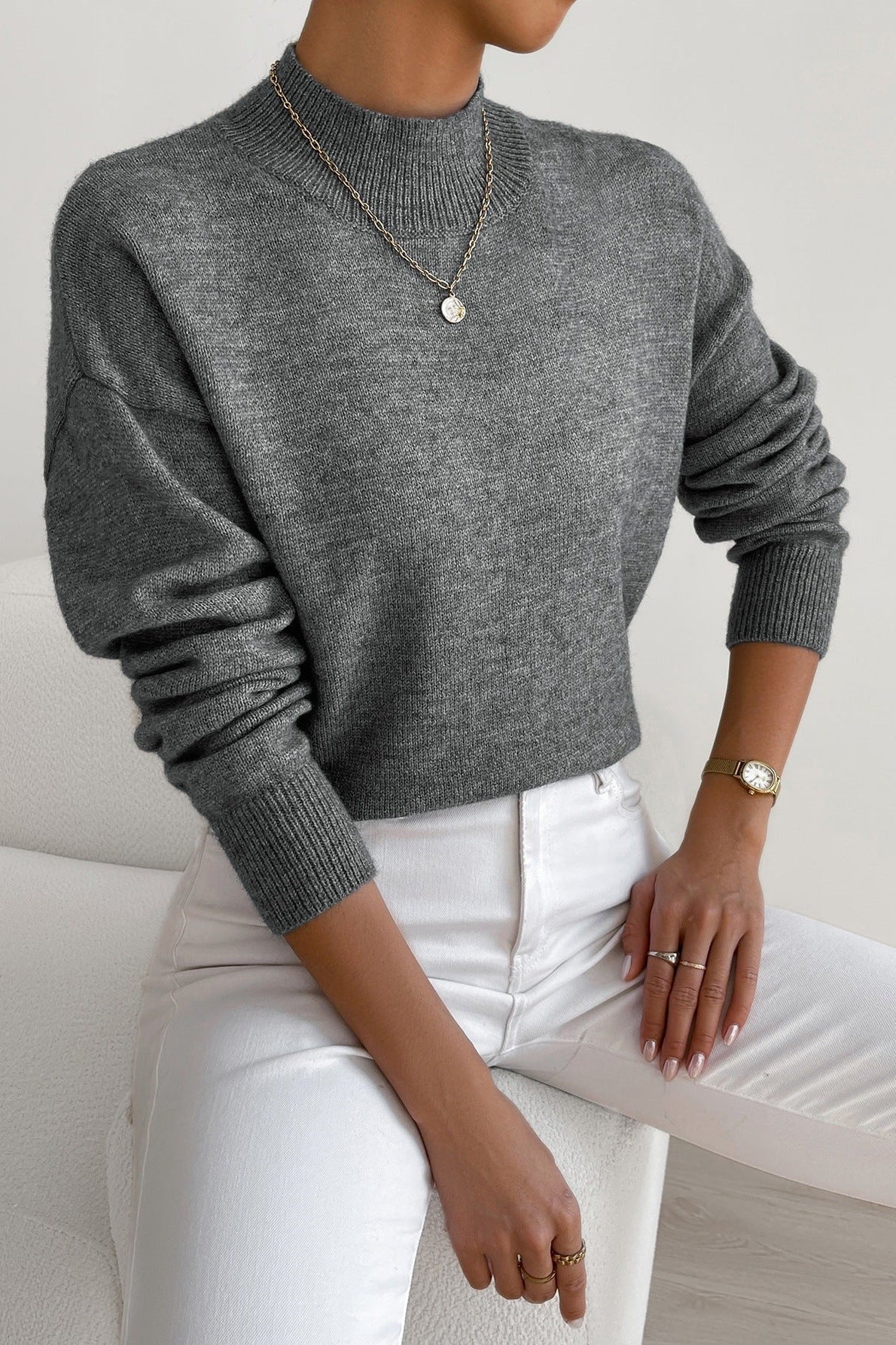 Pull femme en tricot doux à col montant