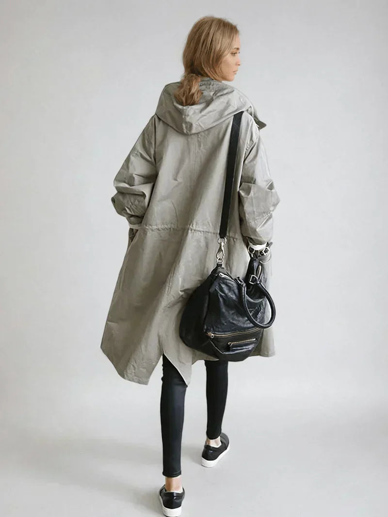 Imperméable femme avec capuche et ceinture – manteau de pluie élégant