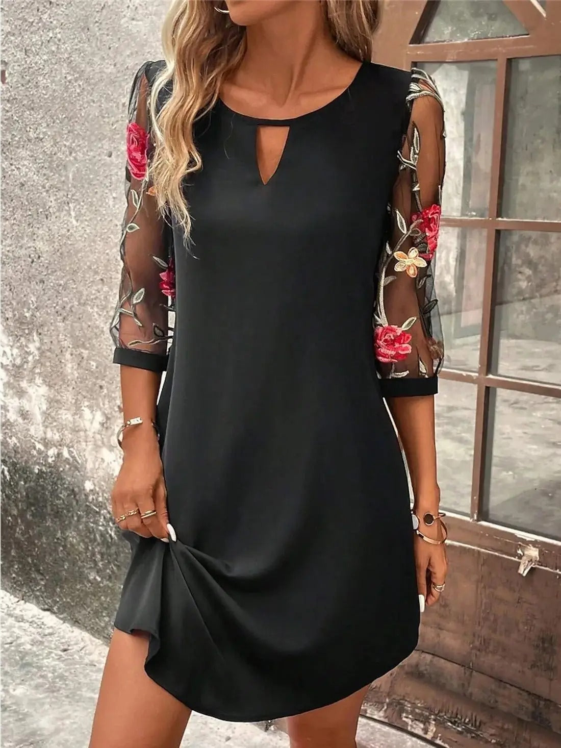 Robe d’Été Élégante Femme Manches Brodées Coupe Ample Tissu Léger Usage Quotidien