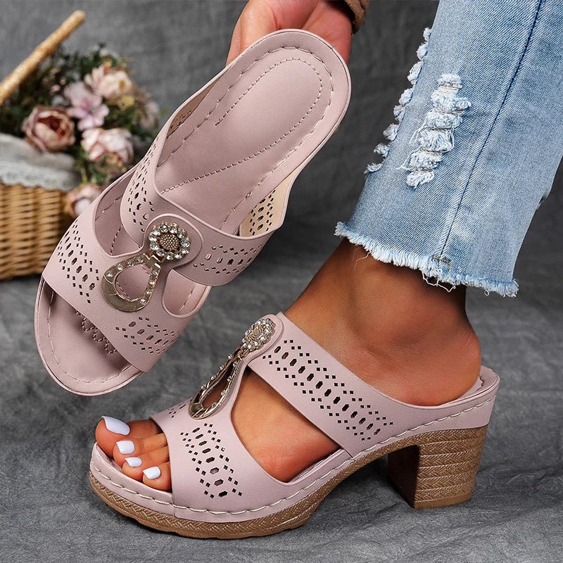 Sandales orthopédiques femme à talon confortable et détails ajourés