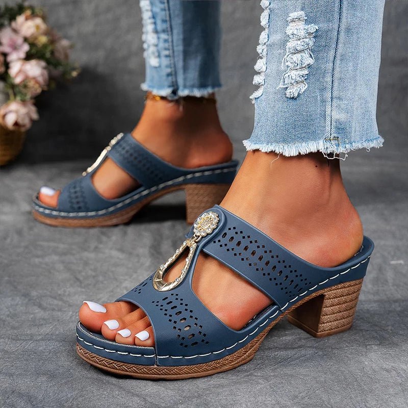 Sandales orthopédiques femme à talon confortable et détails ajourés