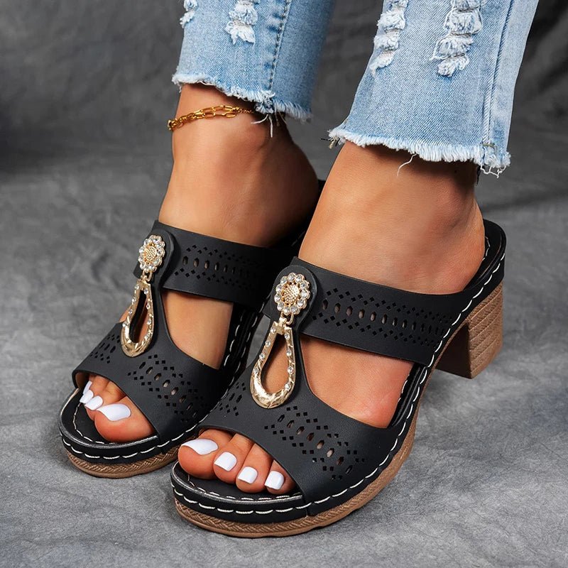 Sandales orthopédiques femme à talon confortable et détails ajourés
