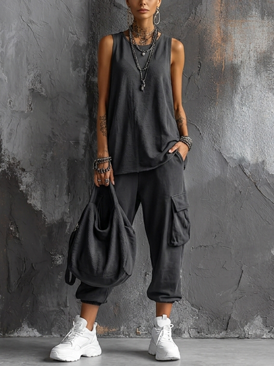 Ensemble femme décontracté avec top sans manches et pantalon cargo