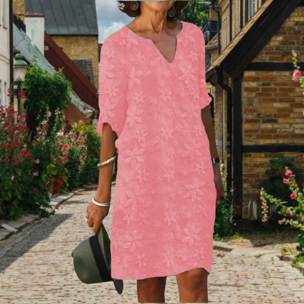 Robe femme blanche à fleurs avec col V et coupe fluide