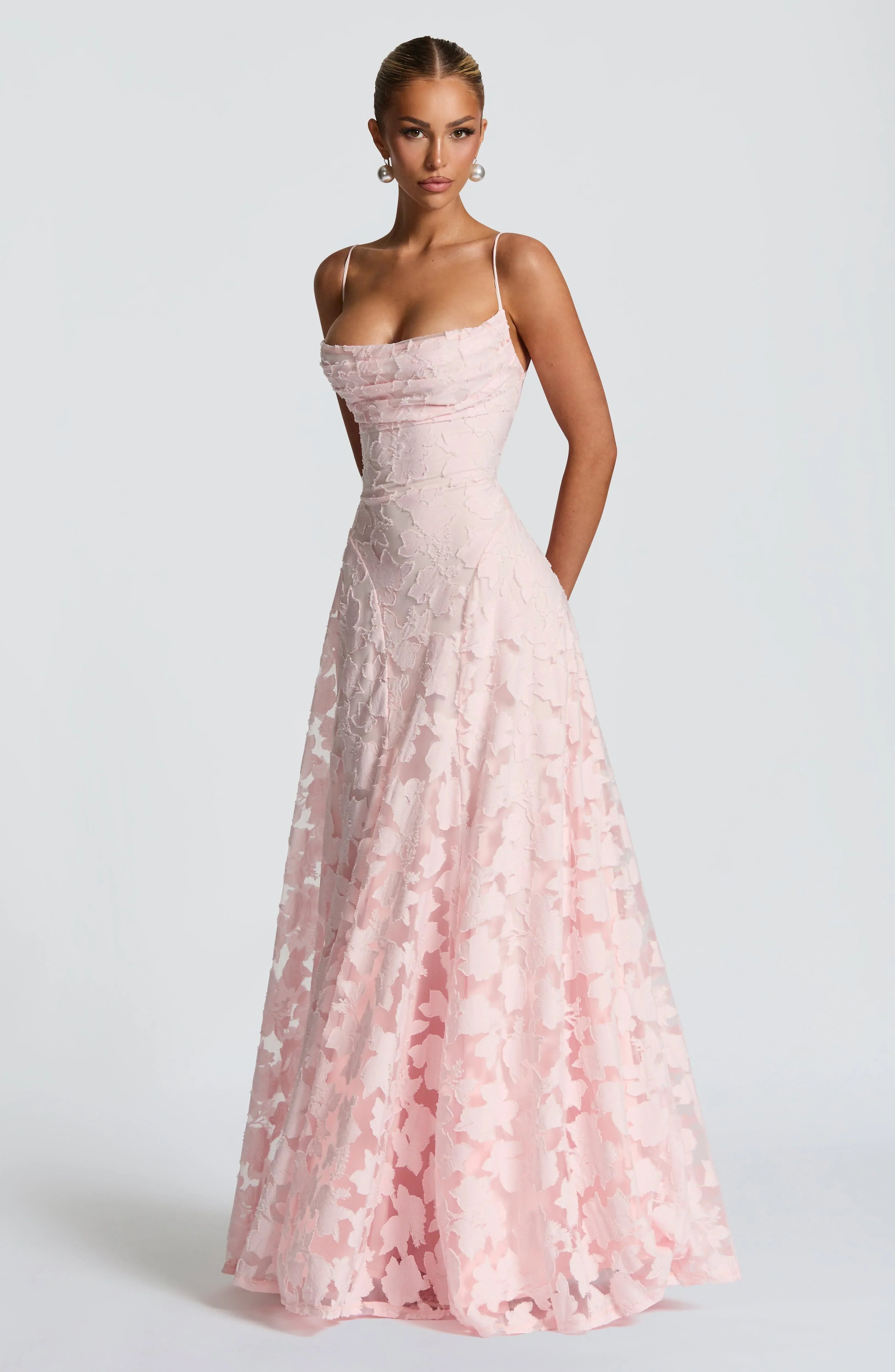 Robe longue femme à fines bretelles – Robe fleurie élégante à imprimé floral pour l’été