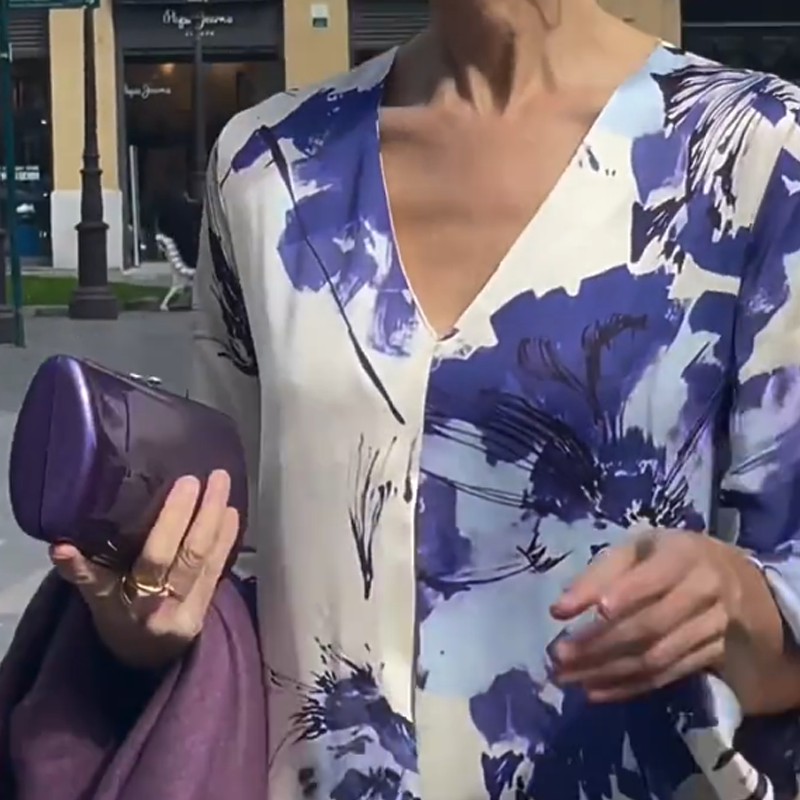 Robe Longue Femme Élégante Imprimée Col V pour Été Chic et Fluide