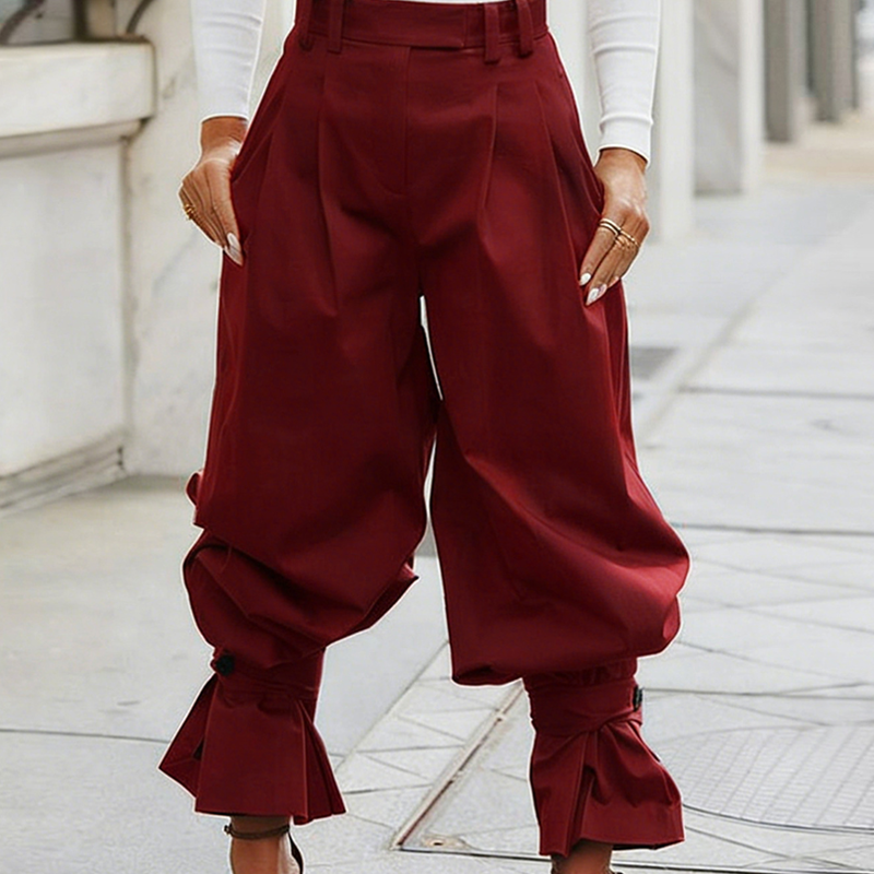 Pantalon femme plissé avec chevilles volantées élégantes