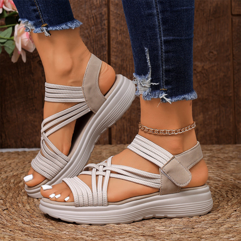 Sandales femme à brides croisées et semelle plateforme