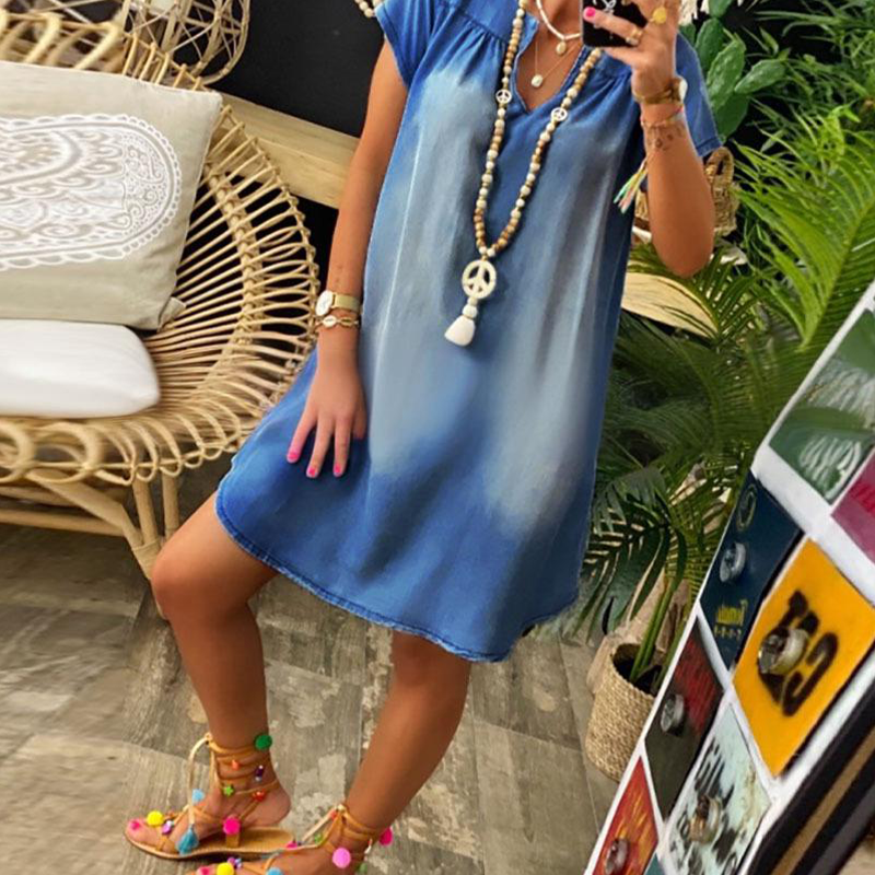 Robe femme légère à col V et silhouette fluide effet denim