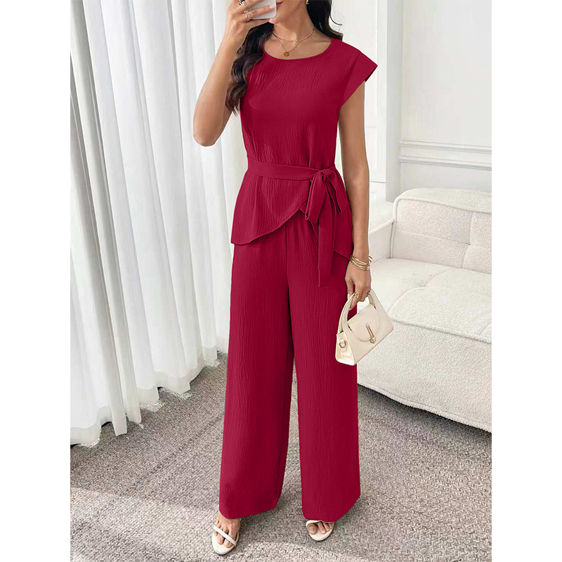 Ensemble femme chic avec haut ceinturé et pantalon large