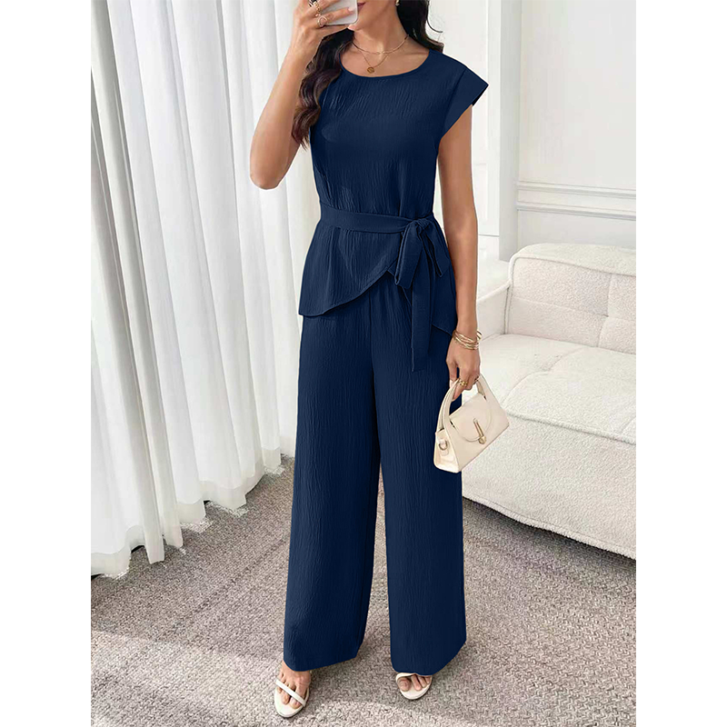 Ensemble femme chic avec haut ceinturé et pantalon large