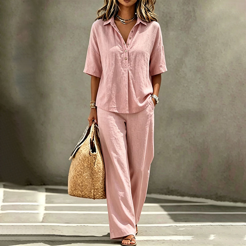 Ensemble femme fluide avec blouse boutonnée et pantalon large
