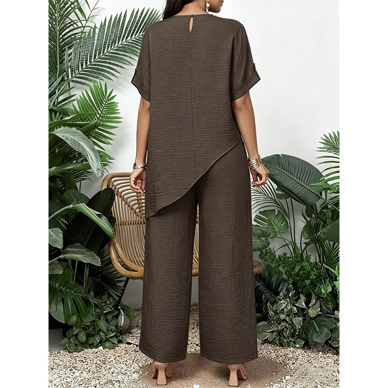 Ensemble femme avec haut asymétrique et pantalon large fluide