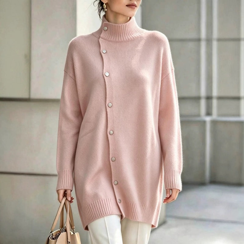 Pull femme long à col roulé avec boutons asymétriques