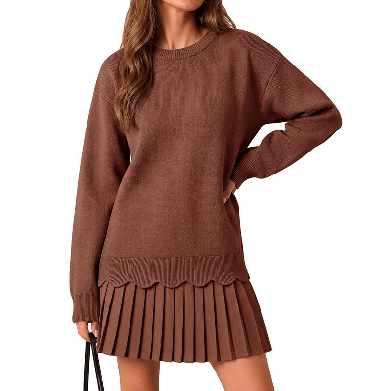Ensemble femme en maille avec pull festonné et jupe plissée