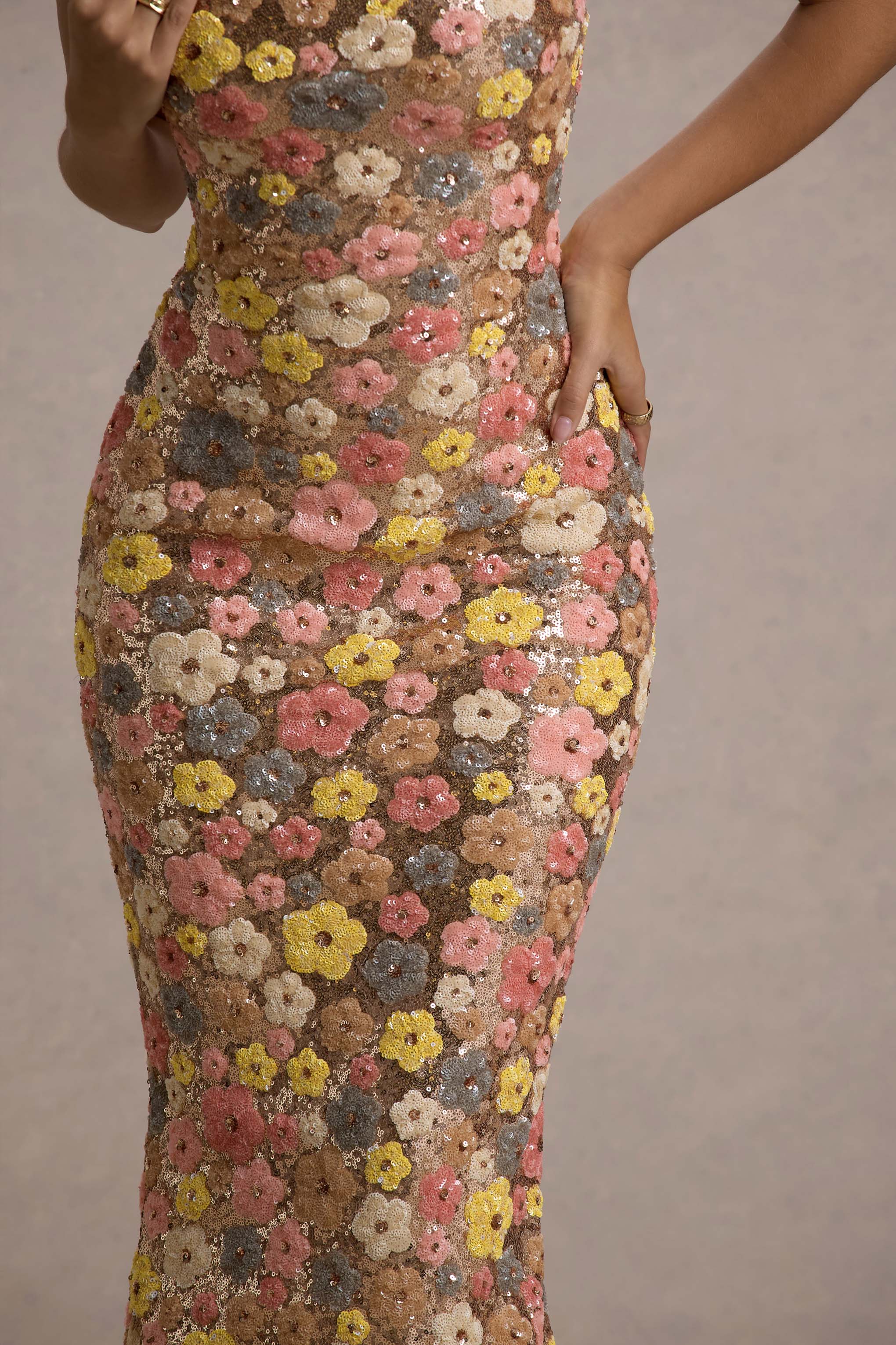 Robe Longue Fleurie Élégante avec Fines Bretelles